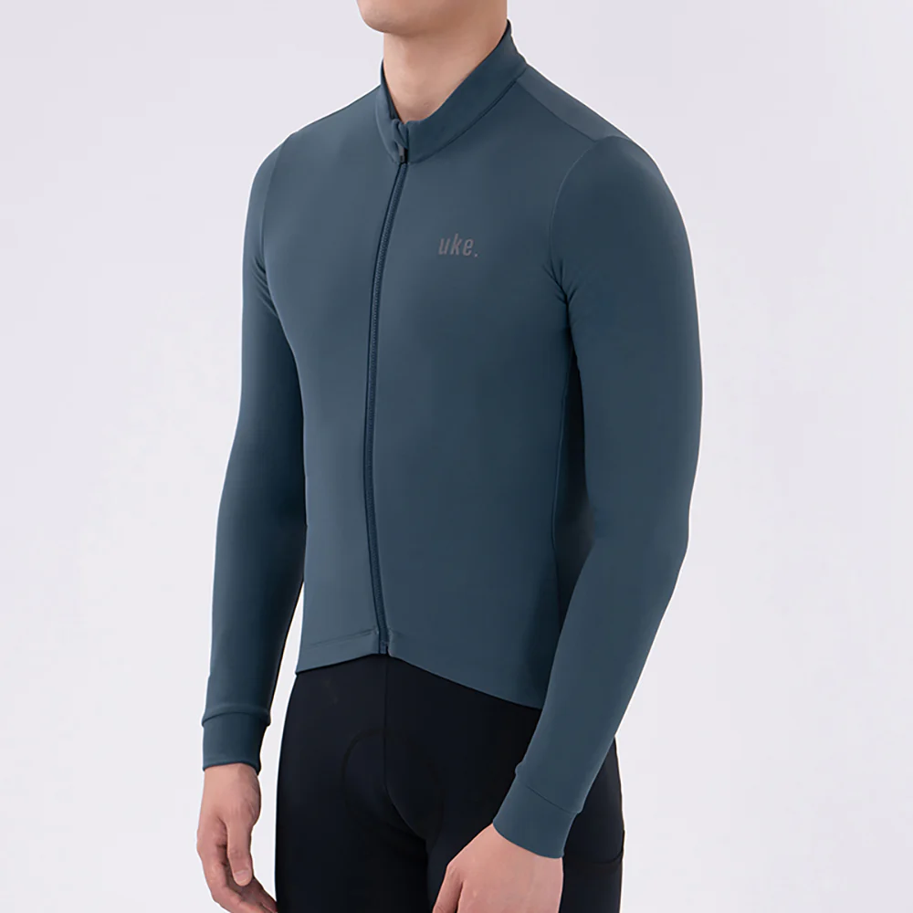 What makes this Men's Training Thermal Cycling Jacket Indigo Blue-Ocean so special?