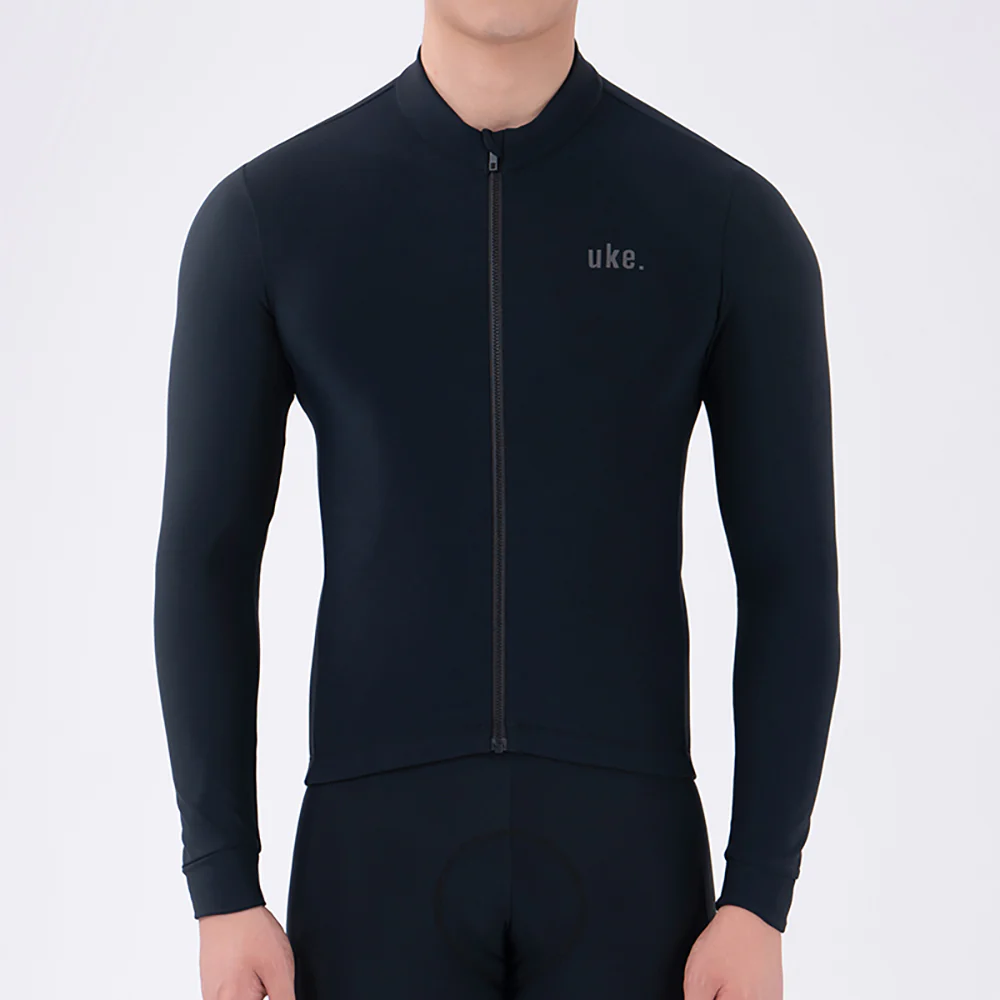 What makes this Men's Training Thermal Cycling Jacket Black-Ocean so special?